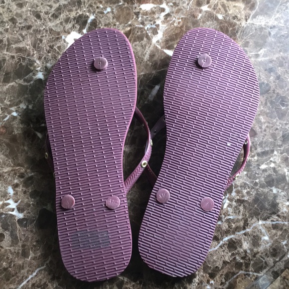 womens burgundy flip flops